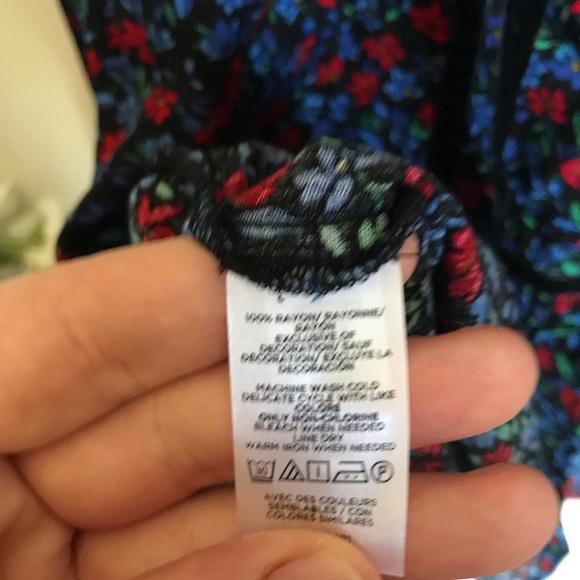 NEW Loft Floral Tie Neck Peplum Hem Blouse - Picture 9 of 9